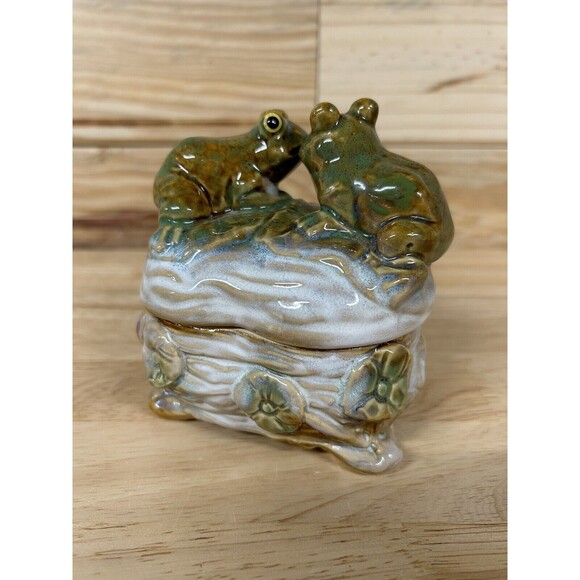 Kissing Frogs Ceramic Trinket Box With Lid Shiny Lusterware Finish - Picture 3 of 11